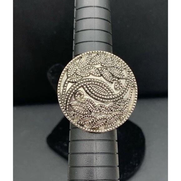 Silver Tone Etched Leaves Large Round Boho Statement Ring Size 7.75 - Picture 6 of 6